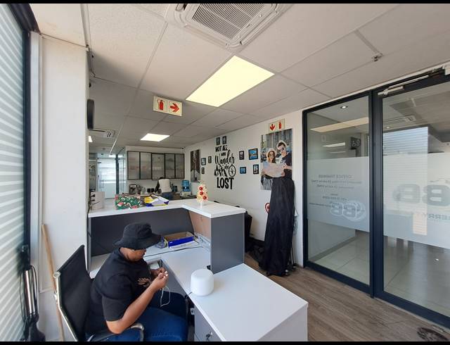 146M² OFFICE TO LET IN SANDHURST